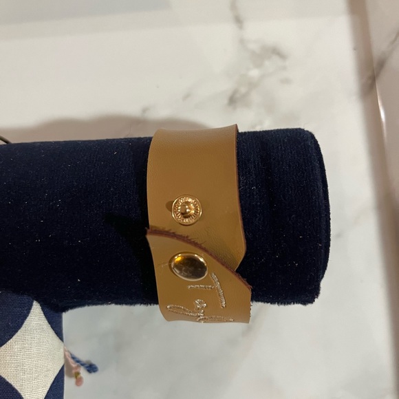 DEBUT ERA Taylor Swift Love Love Love leather bracelet - Picture 9 of 12